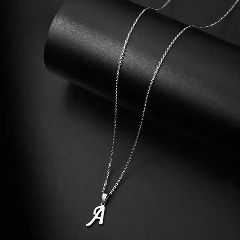 Collar personalizado con colgante de inicial 