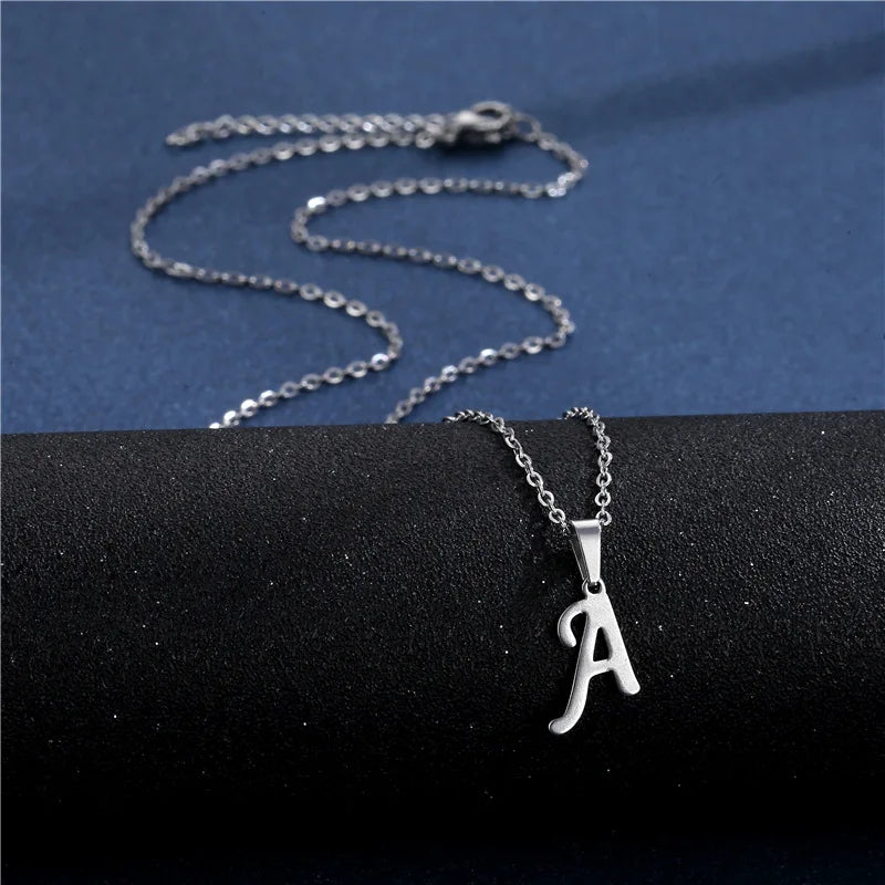 Collar personalizado con colgante de inicial a