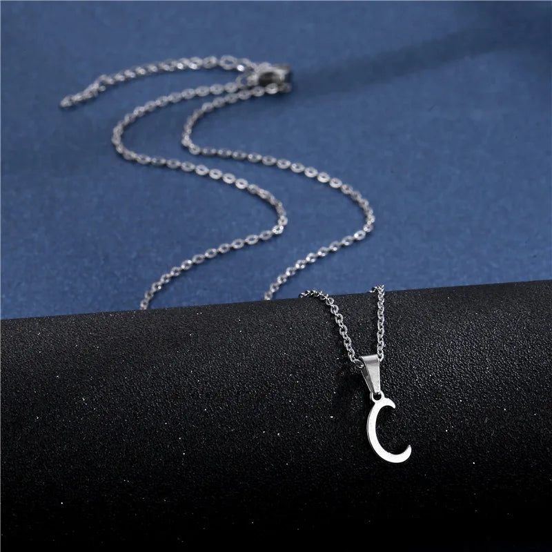 Collar personalizado con colgante de inicial c