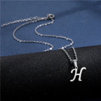 Collar personalizado con colgante de inicial h