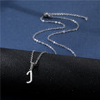 Collar personalizado con colgante de inicial j