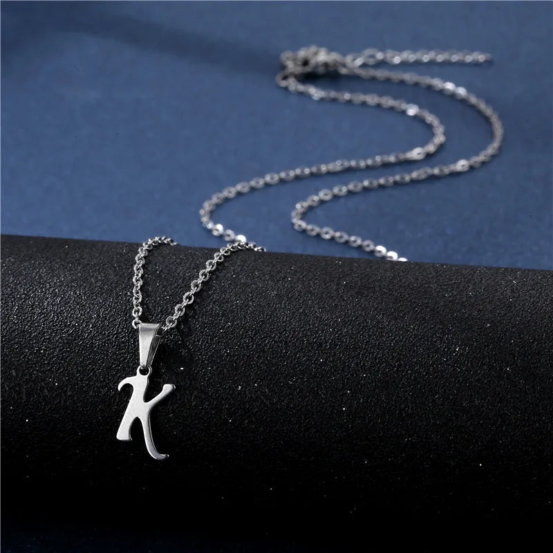 Collar personalizado con colgante de inicial k