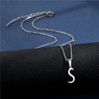 Collar personalizado con colgante de inicial s