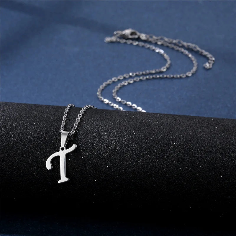 Collar personalizado con colgante de inicial t