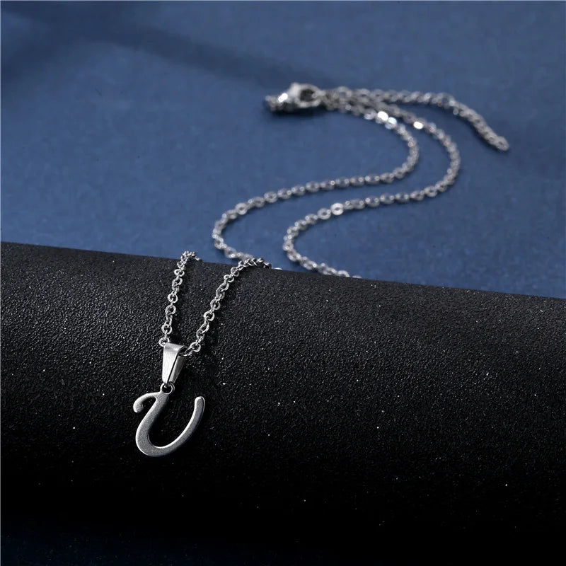 Collar personalizado con colgante de inicial u