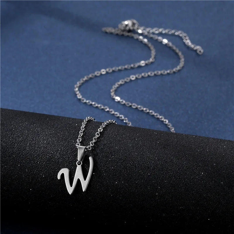 Collar personalizado con colgante de inicial w