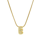 Collar con colgante de inicial con strass e