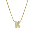 Collar con colgante de inicial con strass k