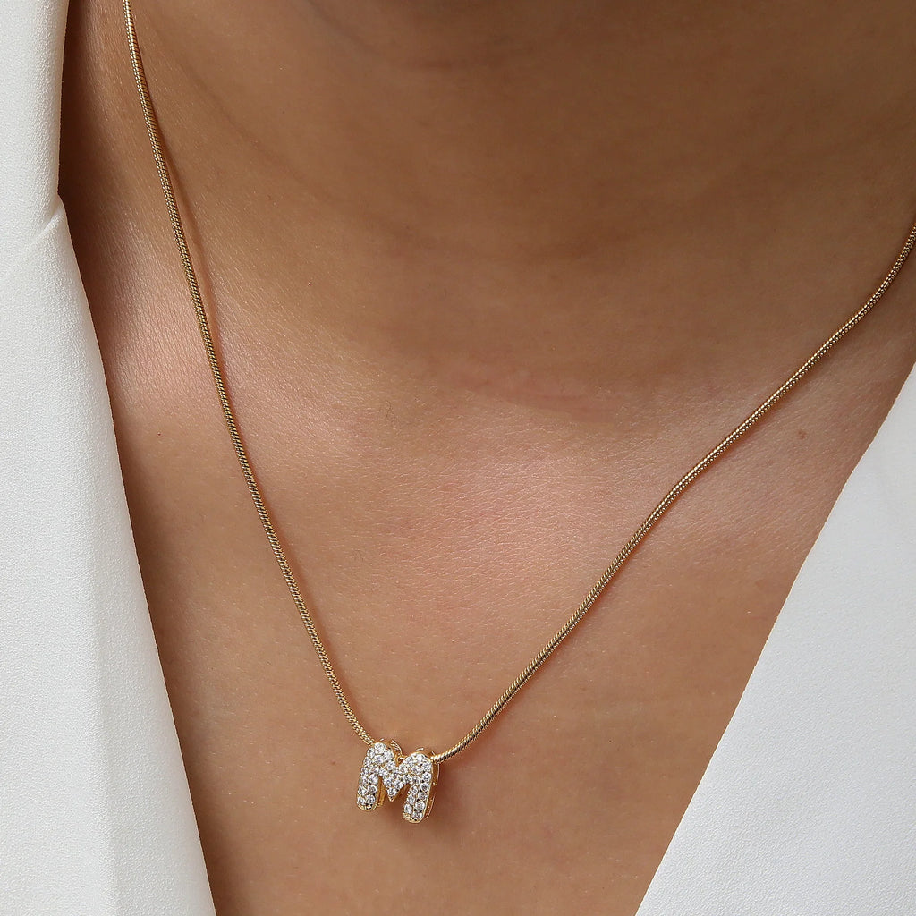 Collar con colgante de inicial con strass m