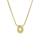 Collar con colgante de inicial con strass o