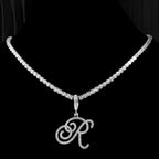 Collar gargantilla con colgante de inicial y strass r