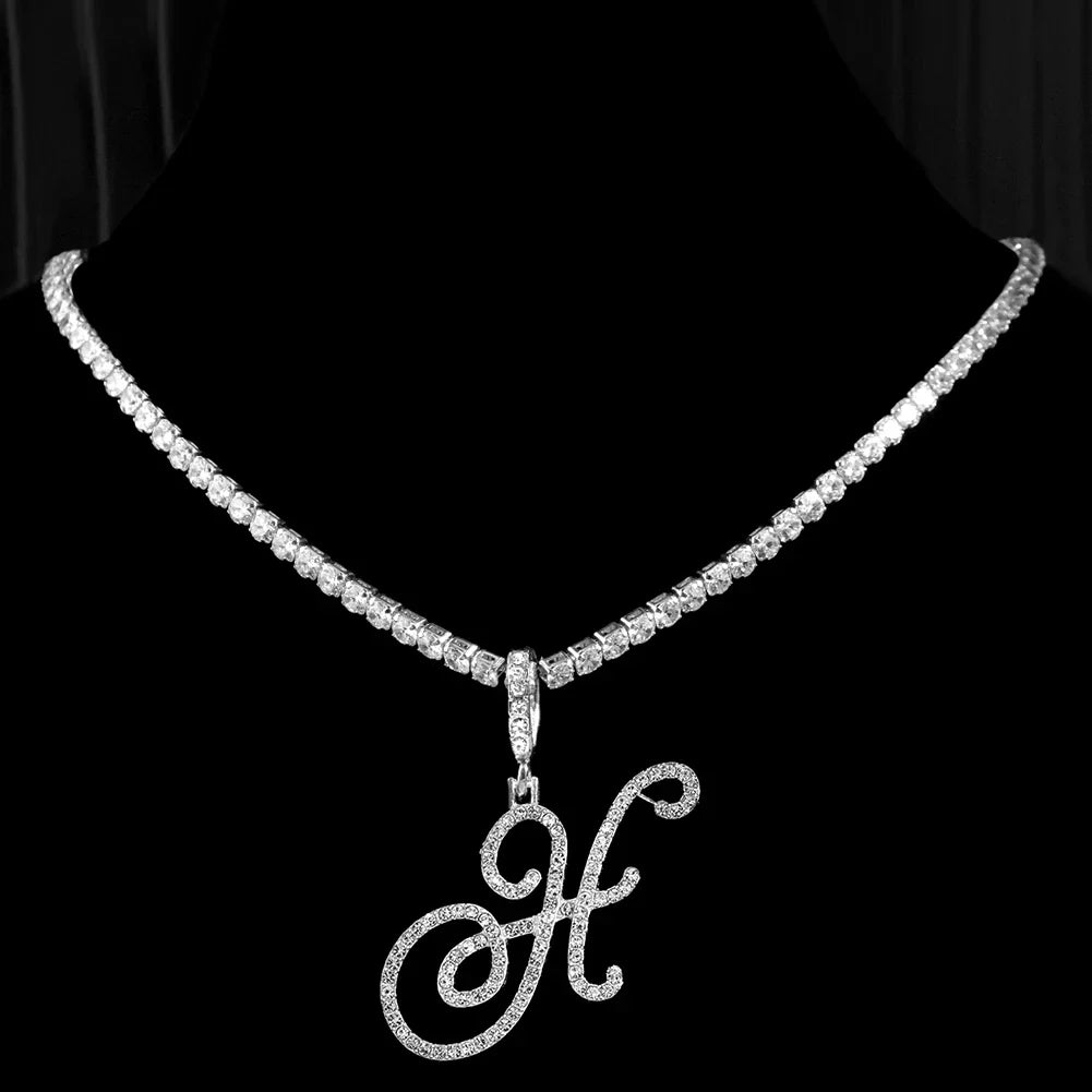 Collar gargantilla con colgante de inicial y strass h