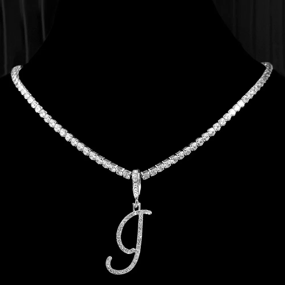Collar gargantilla con colgante de inicial y strass i