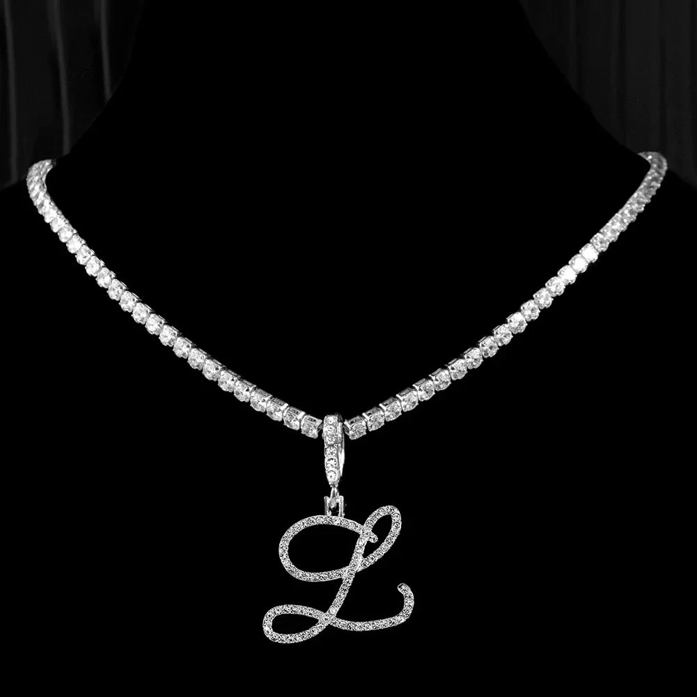 Collar gargantilla con colgante de inicial y strass l