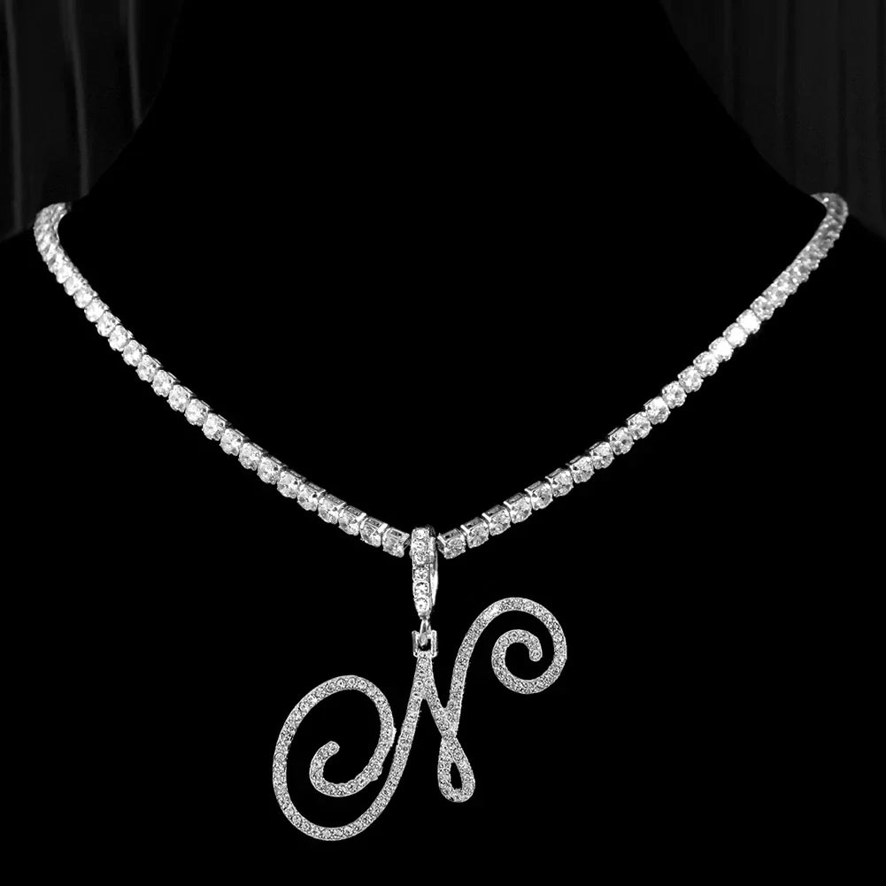 Collar gargantilla con colgante de inicial y strass n