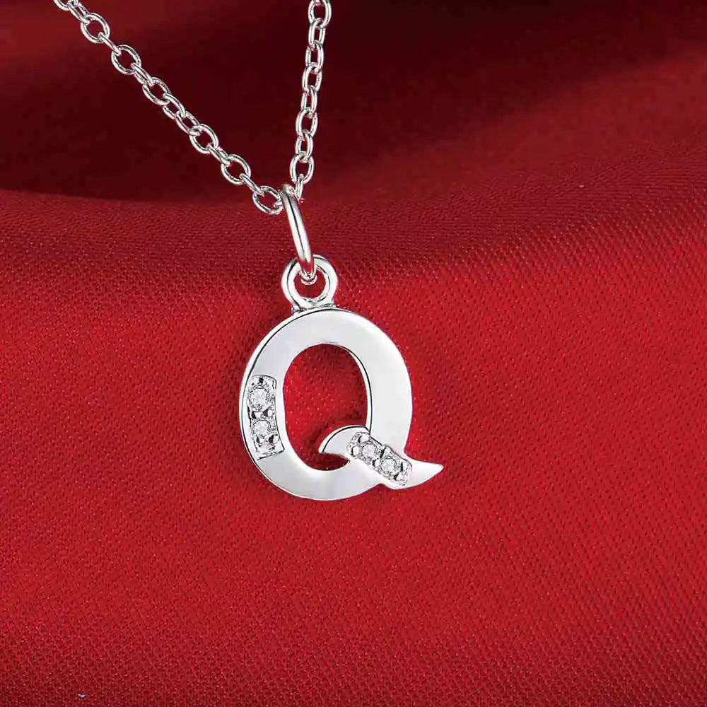 Collar largo con colgante inicial q