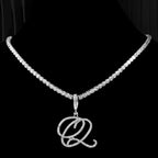 Collar gargantilla con colgante de inicial y strass q