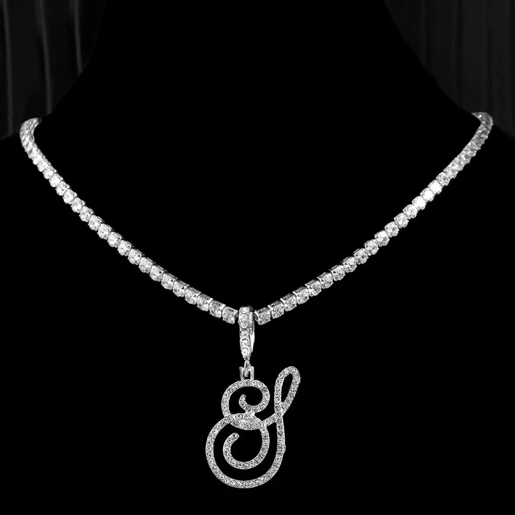 Collar gargantilla con colgante de inicial y strass y