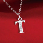 Collar largo con colgante inicial t