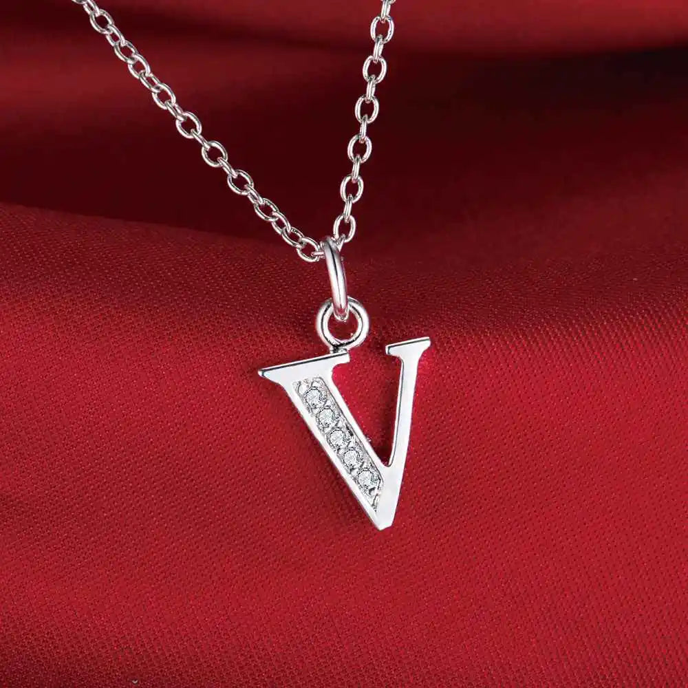Collar largo con colgante inicial v