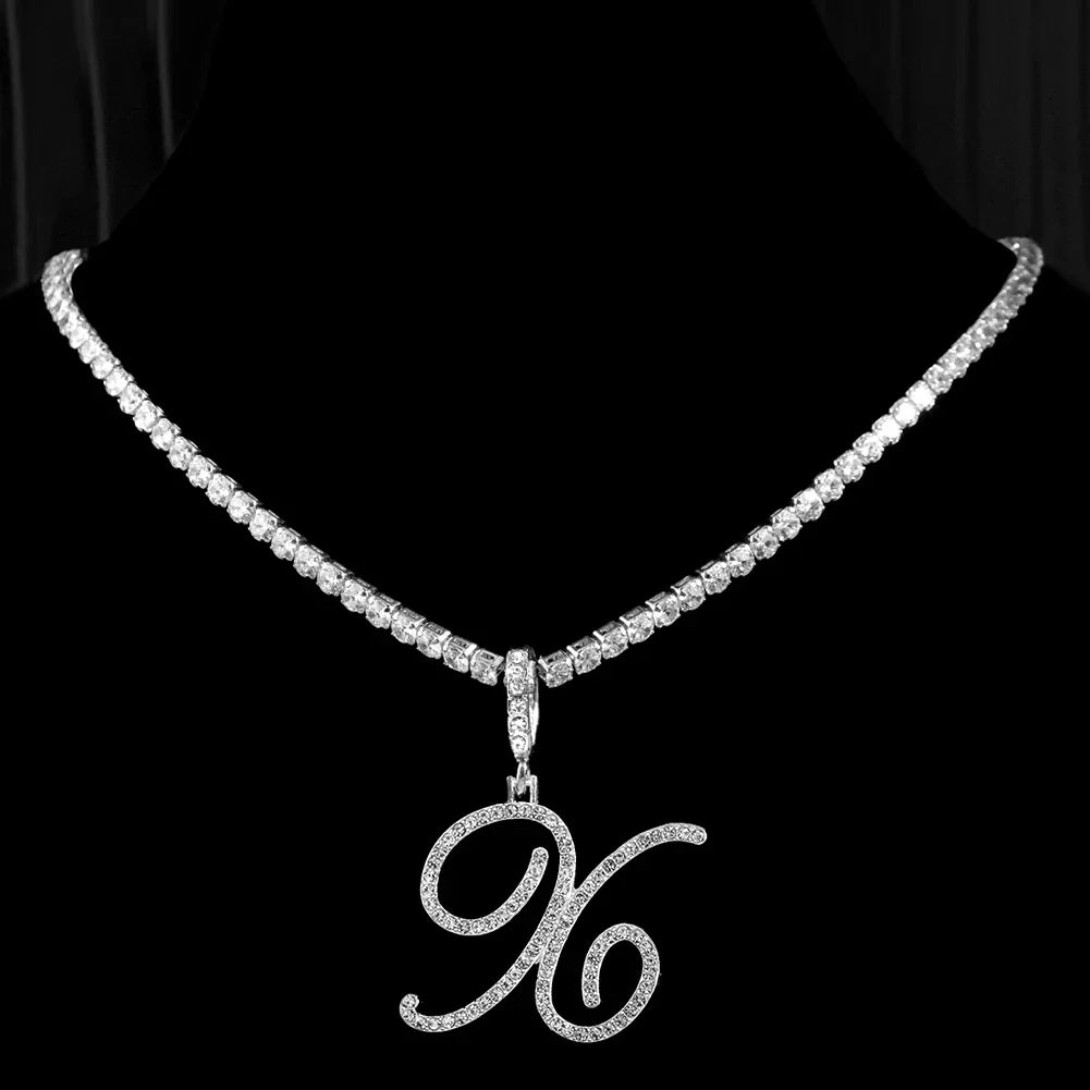 Collar gargantilla con colgante de inicial y strass x