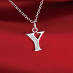 Collar largo con colgante inicial y