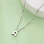 Collar con colgante de inicial - letra 