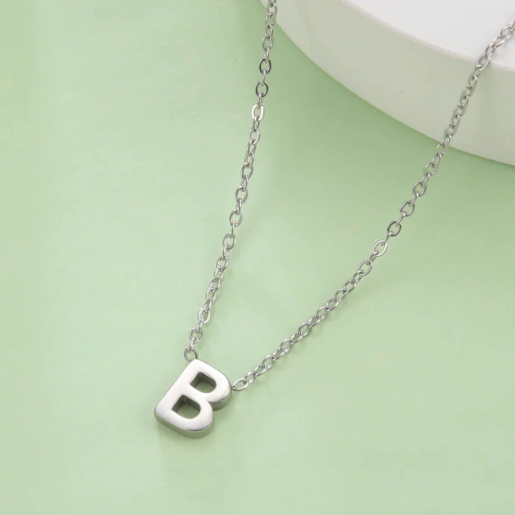 Collar con colgante de inicial - letra 