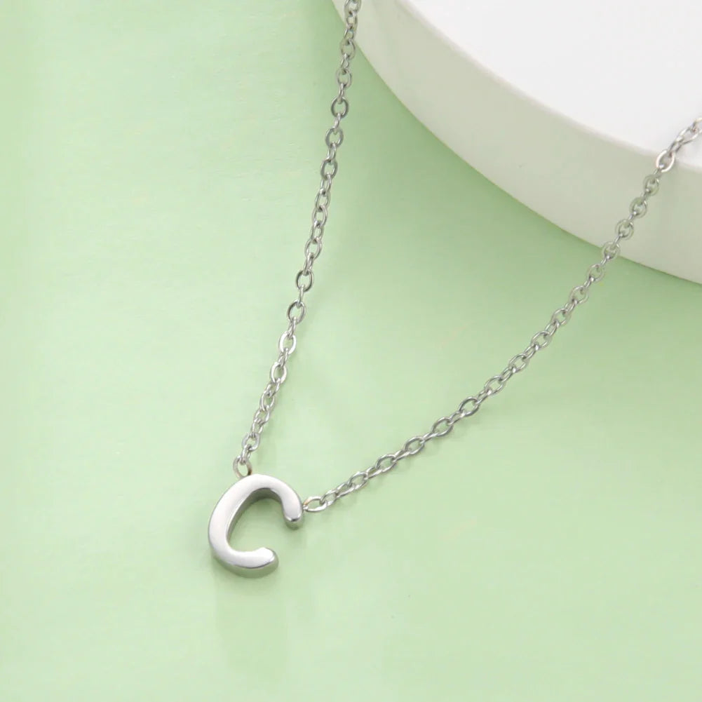 Collar con colgante de inicial - letra 