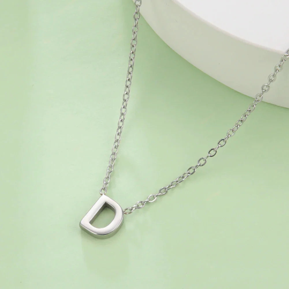 Collar con colgante de inicial - letra 