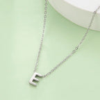 Collar con colgante de inicial - letra 