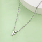 Collar con colgante de inicial - letra 
