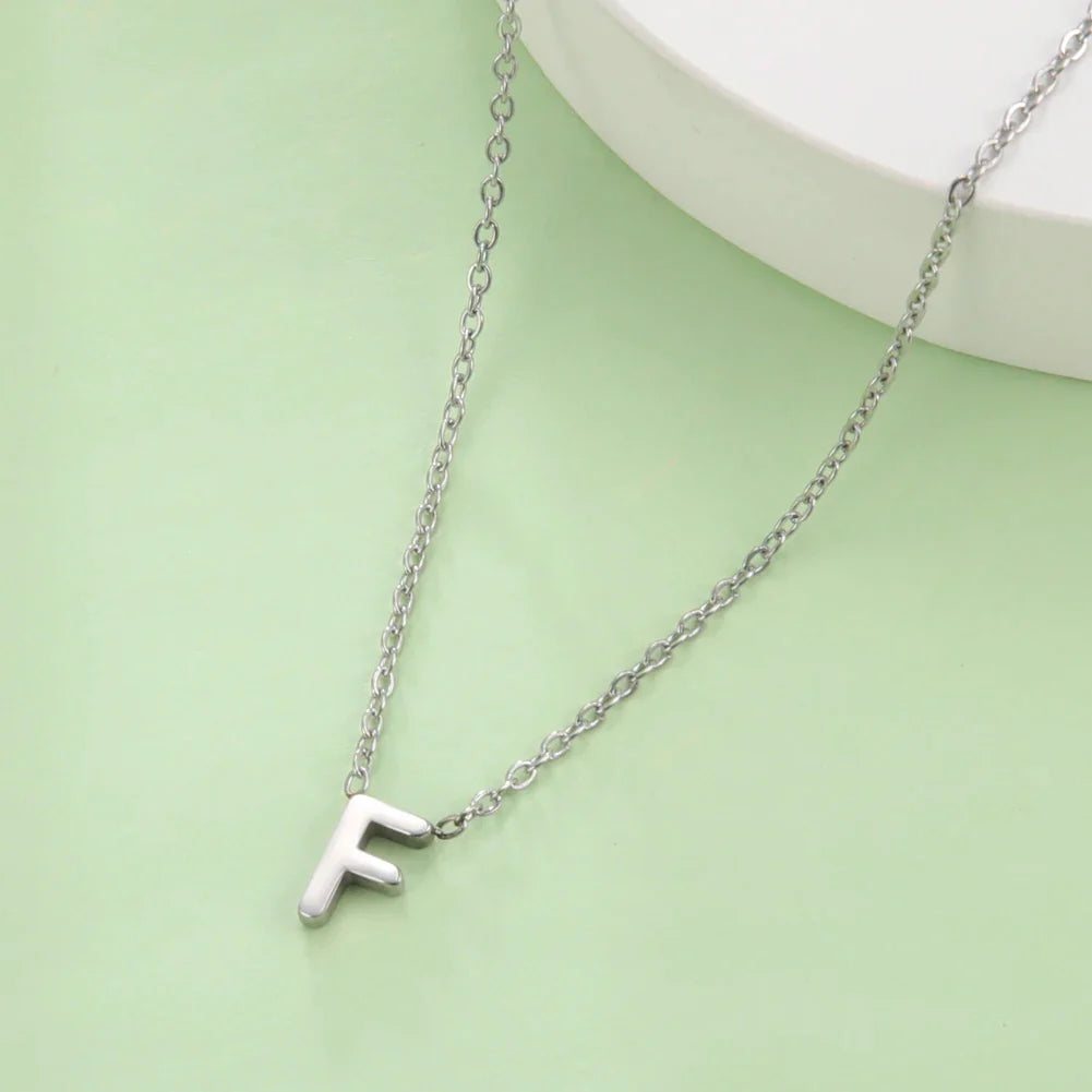 Collar con colgante de inicial - letra 