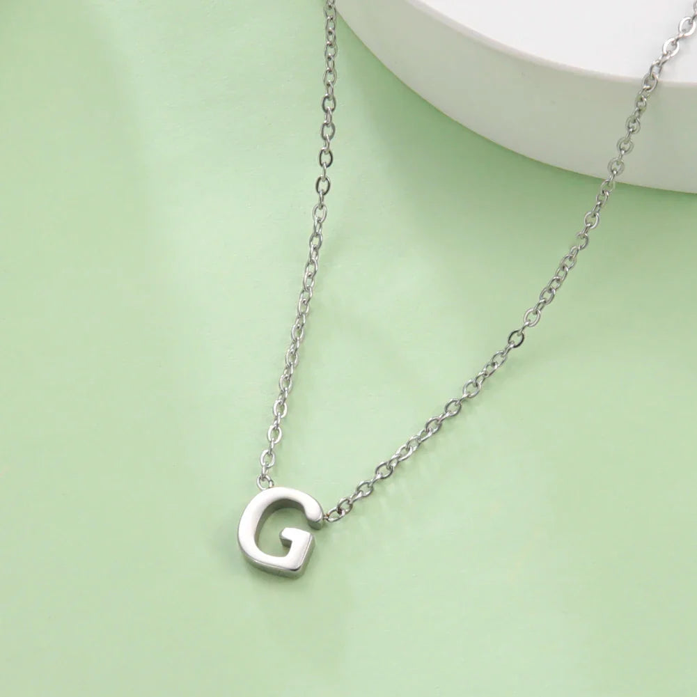 Collar con colgante de inicial - letra 