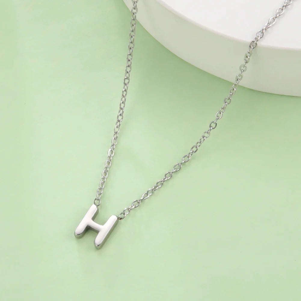 Collar con colgante de inicial - letra 