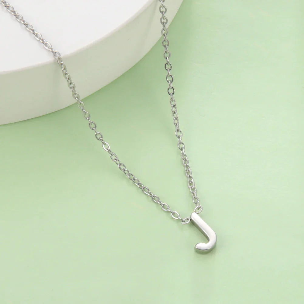 Collar con colgante de inicial - letra 
