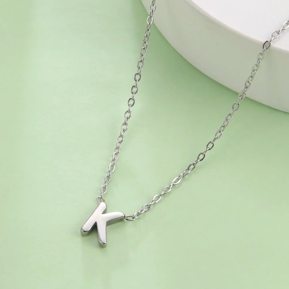Collar con colgante de inicial - letra 