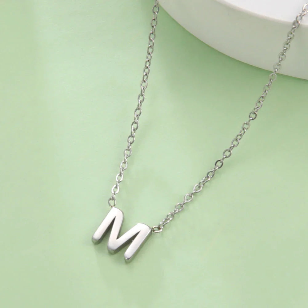 Collar con colgante de inicial - letra 