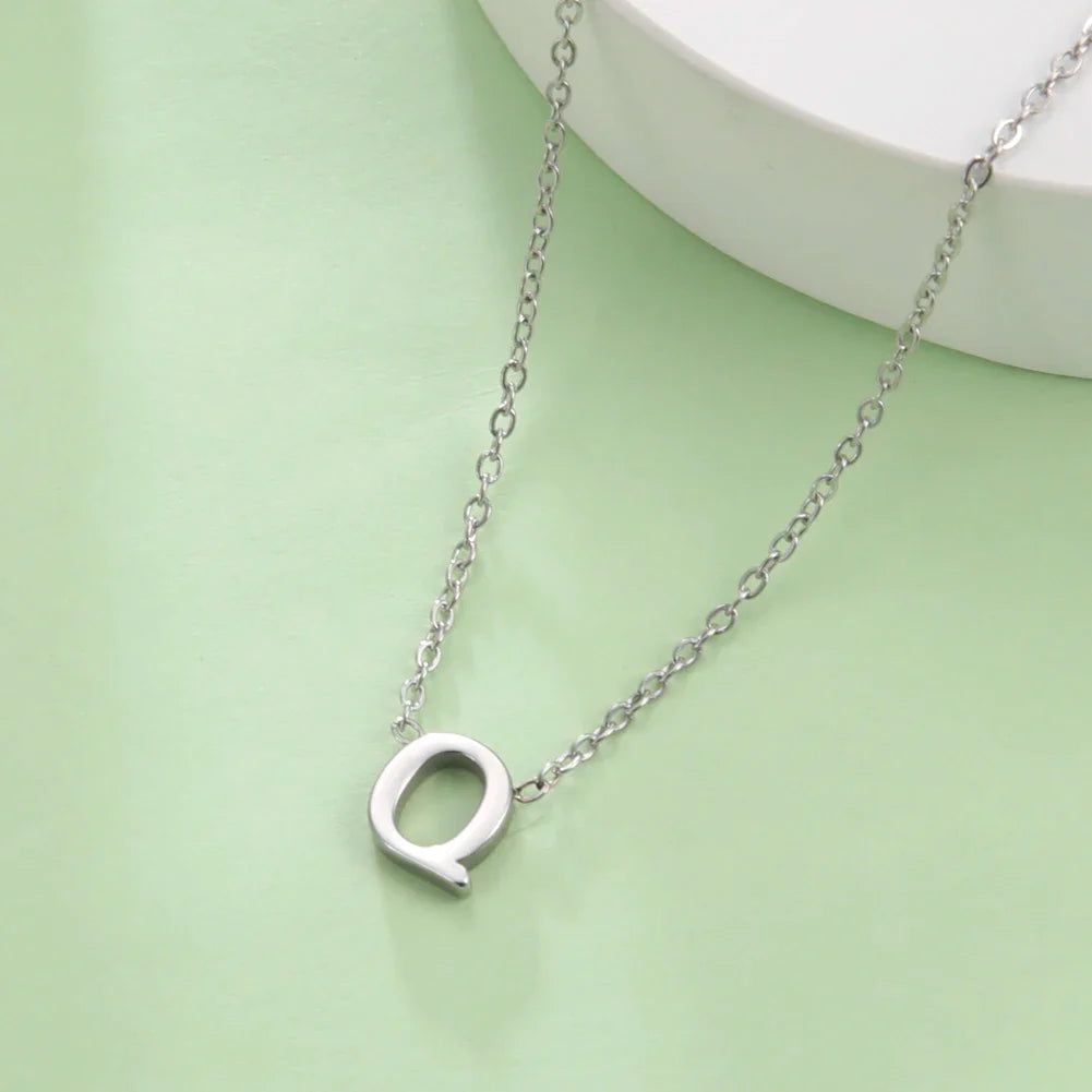 Collar con colgante de inicial - letra 
