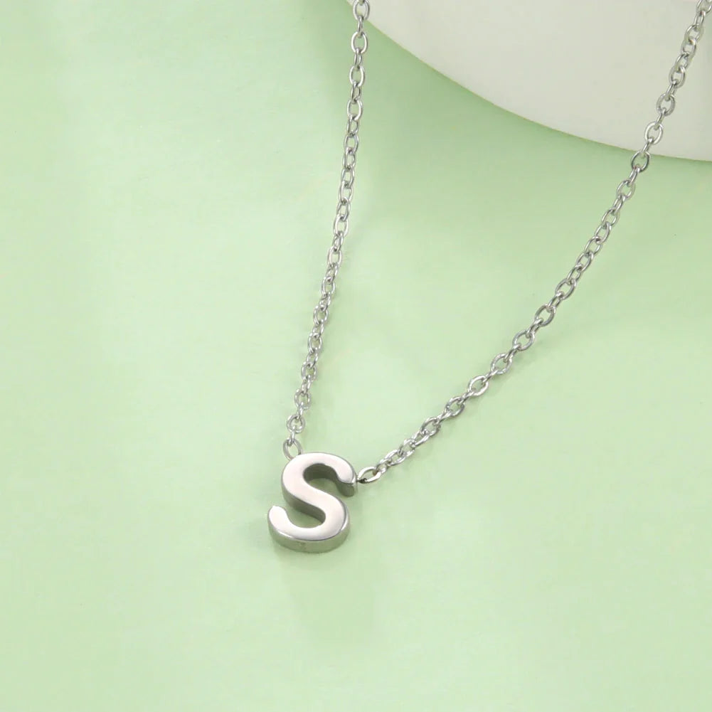 Collar con colgante de inicial - letra 