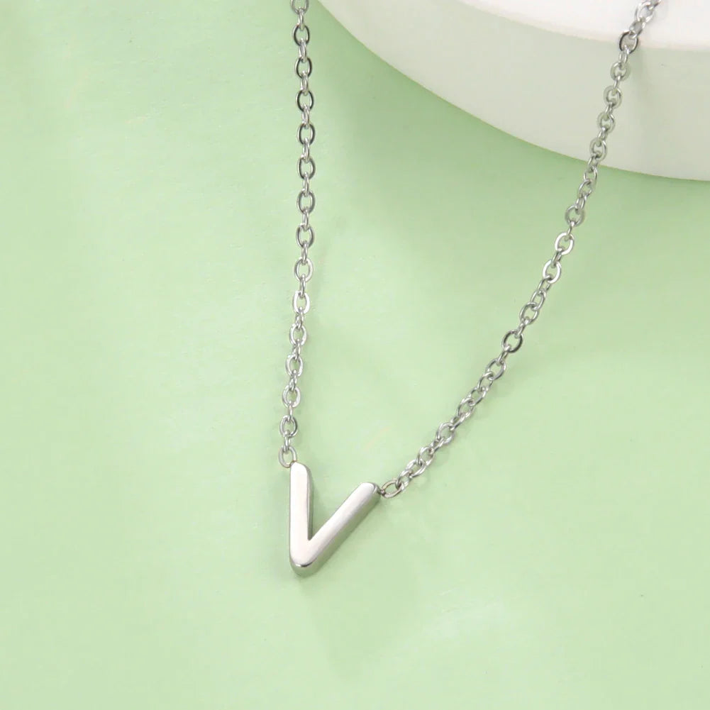 Collar con colgante de inicial - letra 