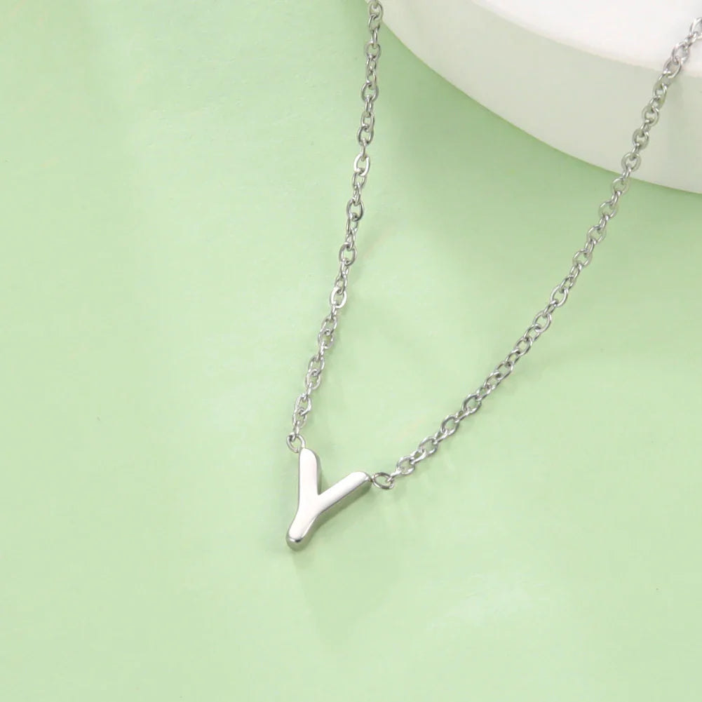 Collar con colgante de inicial - letra 