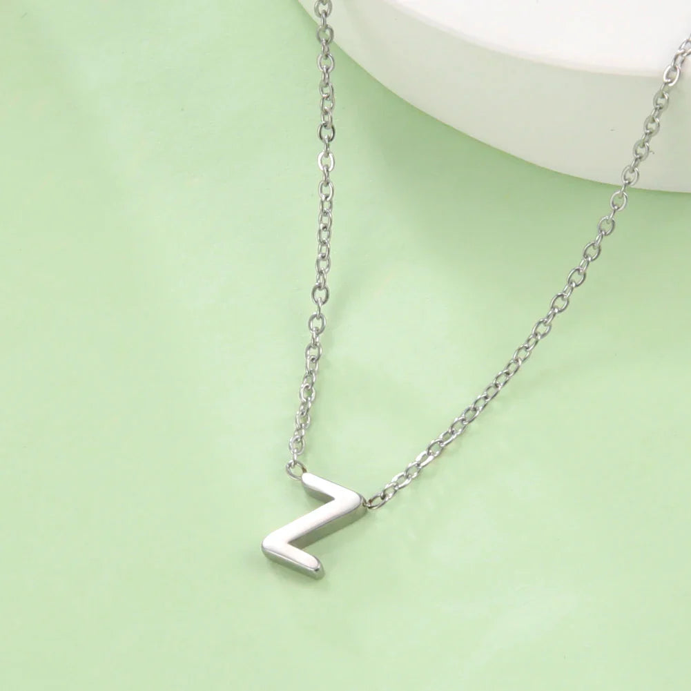 Collar con colgante de inicial - letra 