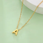 Collar con colgante de inicial - letra 