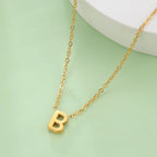 Collar con colgante de inicial - letra 