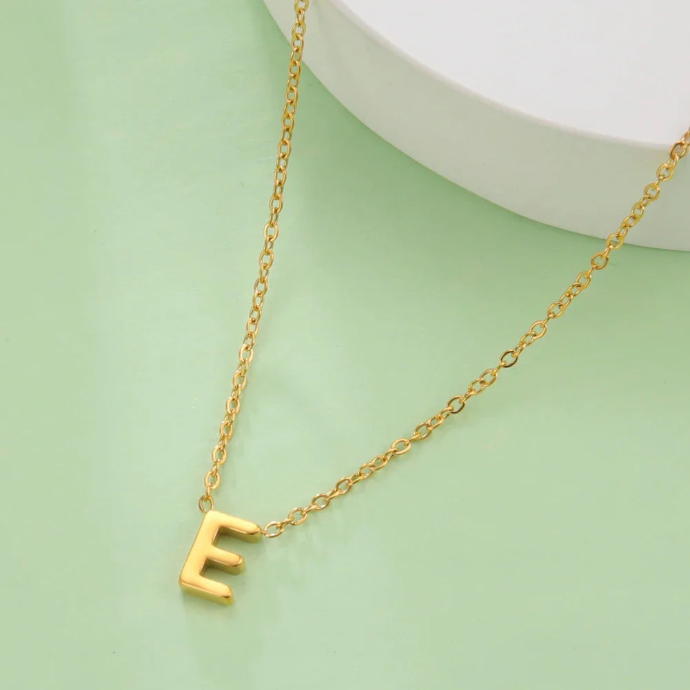 Collar con colgante de inicial - letra 