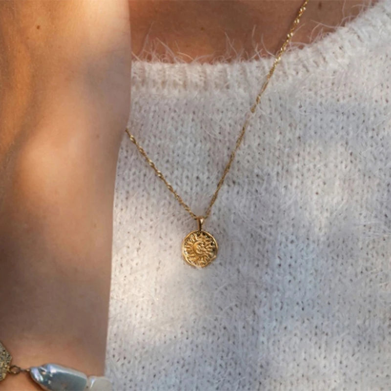 Collar con colgante de luna para mujer oro