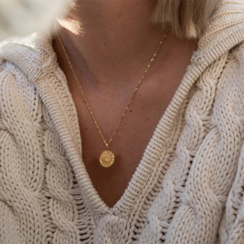 Collar con colgante de luna para mujer oro