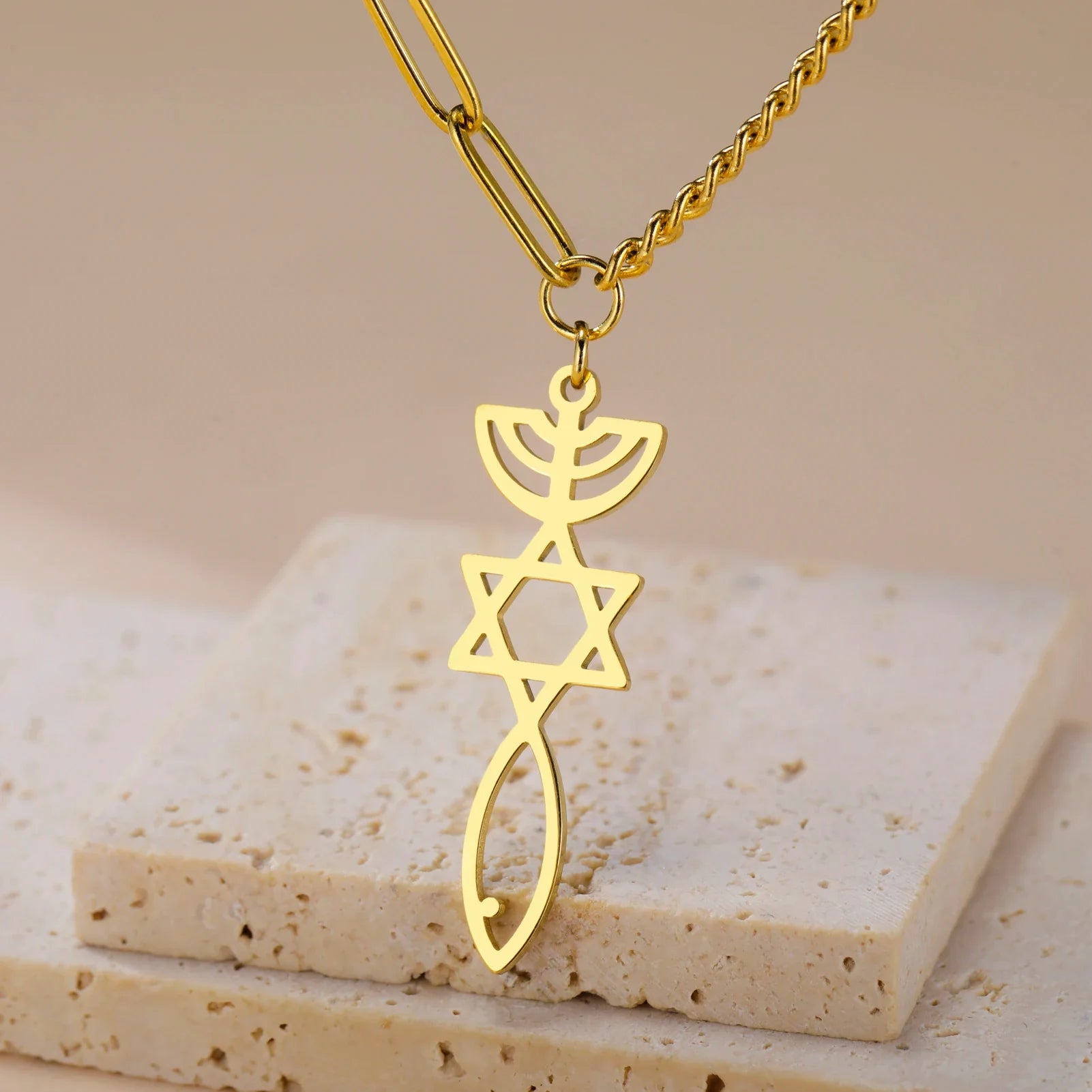 Collar con colgante de Menorá Mesiánica y la estrella de David en oro