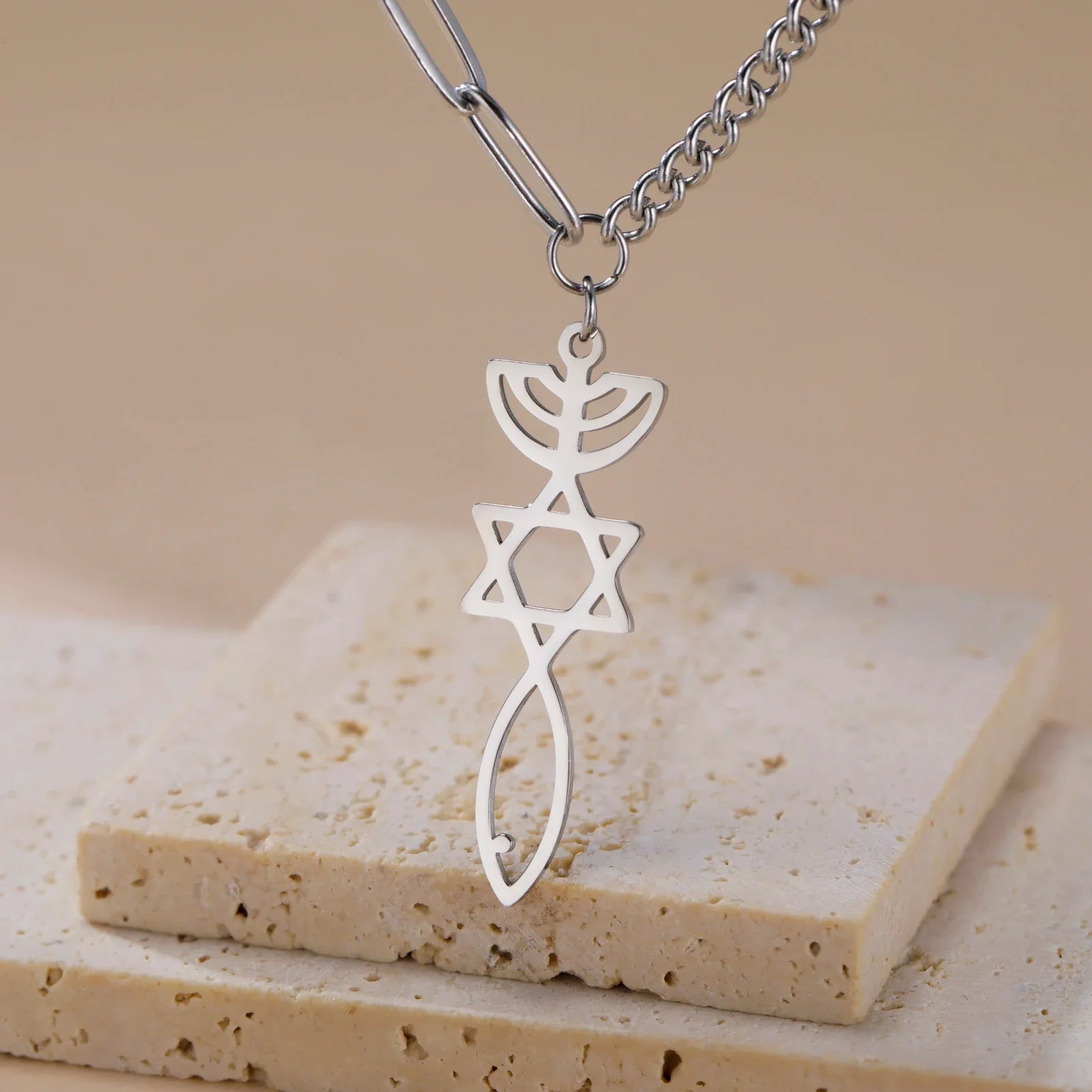 Collar con colgante de Menorá Mesiánica y la estrella de David en plata